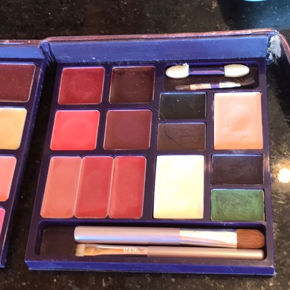 Tarte Compact With Beautiful Colors For eyes,Cheeks and Lips.. - Picture 11 of 11